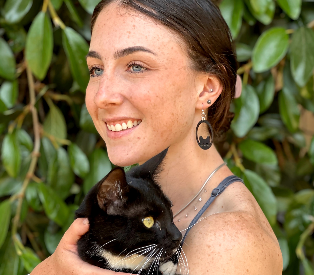 Sneaky Cat Dangly earrings