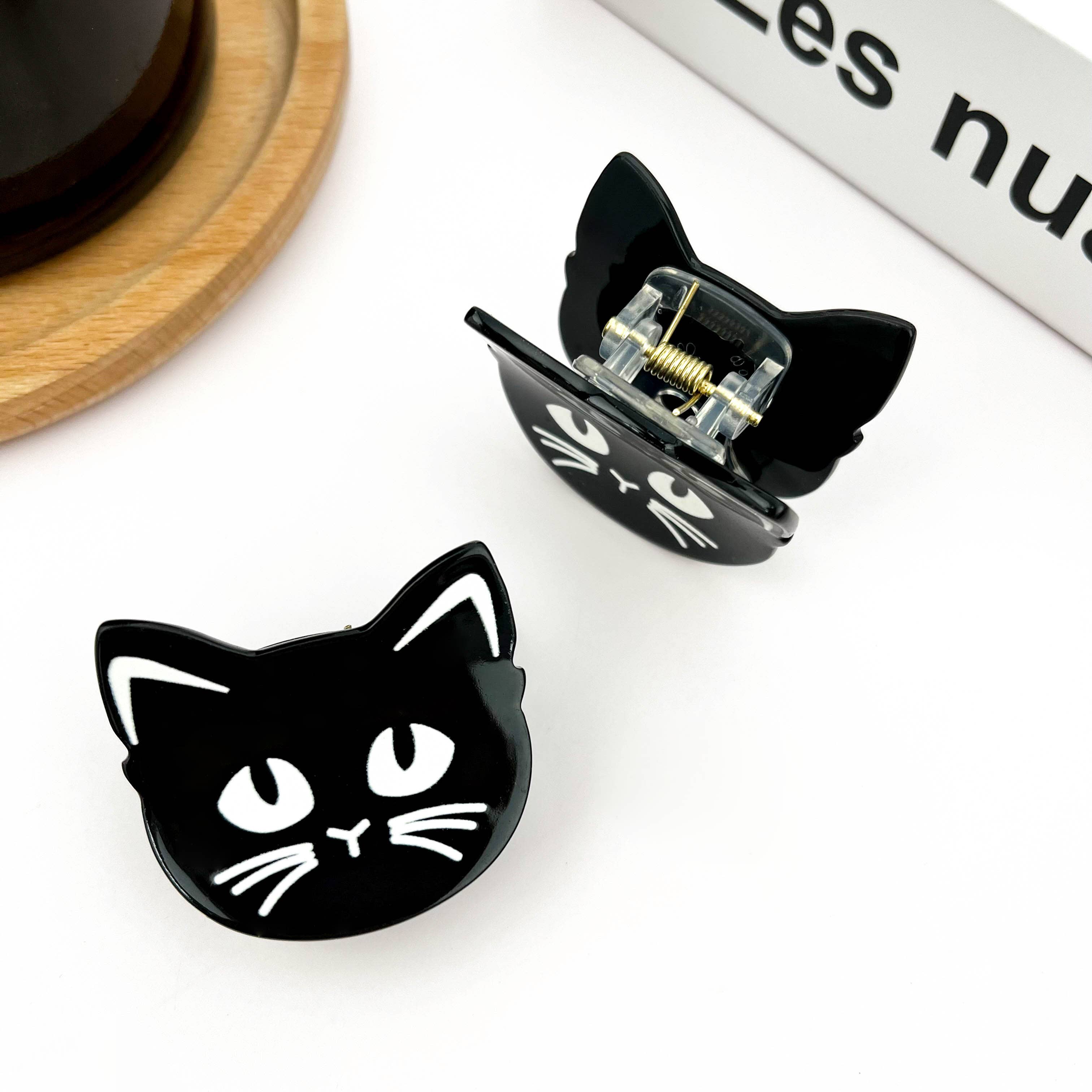 Eye Roll Cat Claw
